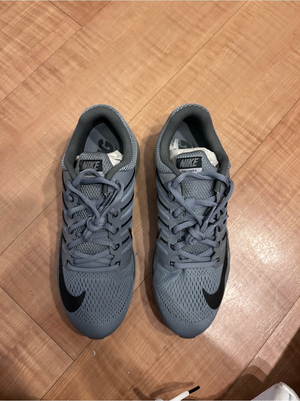 Nike Men’s Gray and Black Air-Max Sneakers - Picture 3 of 6